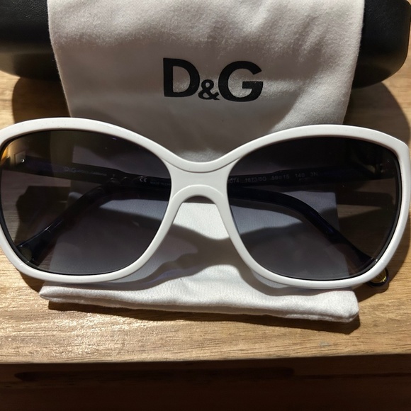 Dolce & Gabbana White and Blue Oversized Sunglasses with Case main image 6